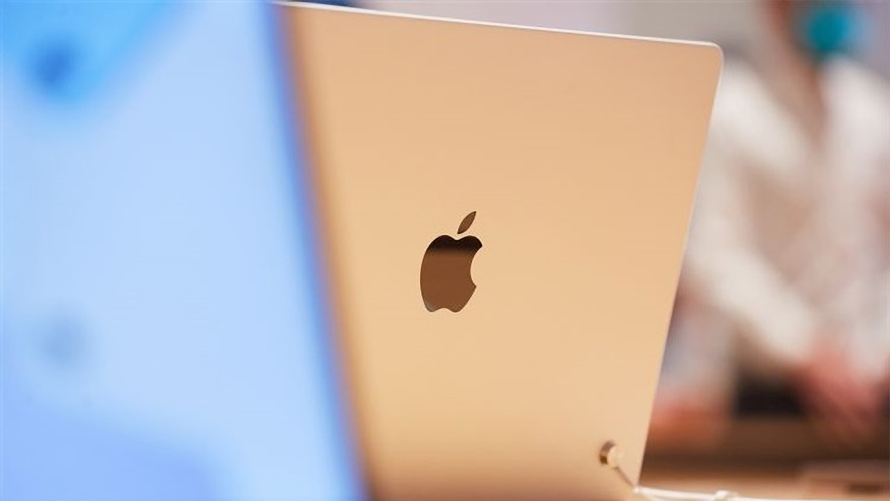 Apple to introduce affordable MacBook laptop to compete with Chromebook