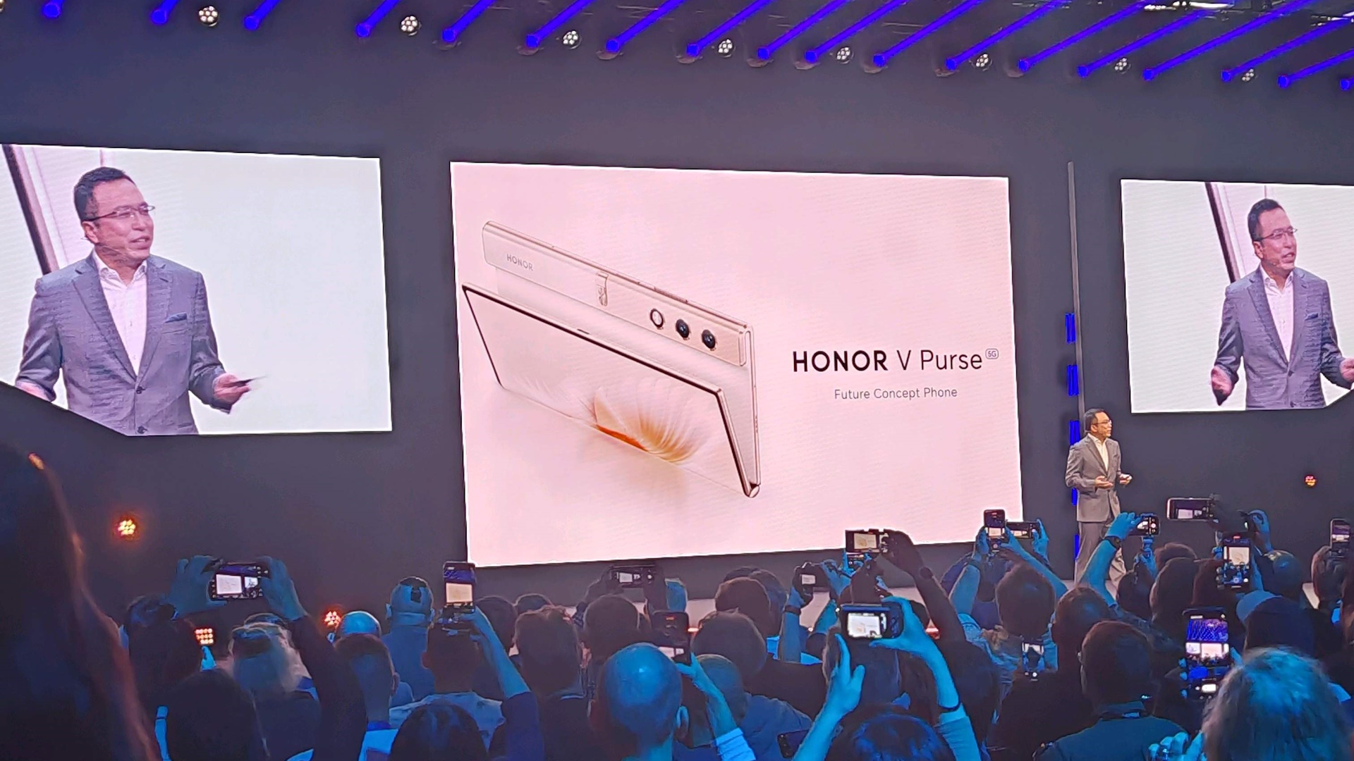 Unveiling at IFA 2023: Introducing the Honor V Purse and Honor Magic V2