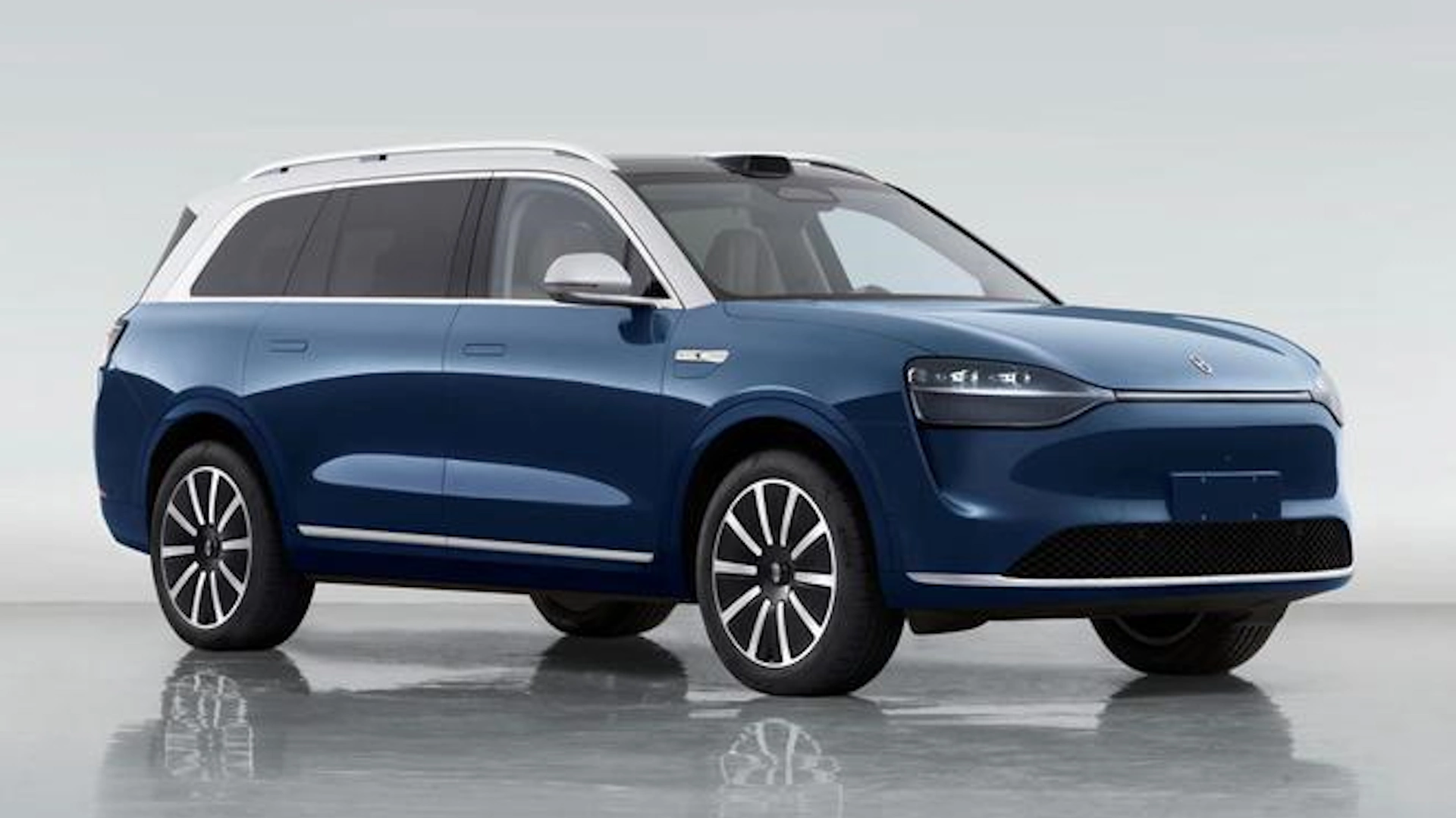 The new SUV Aito M9 debuted at the auto show in China
